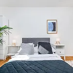 Rooftop With Beautiful View And Free Parking *