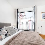 Rooftop With Beautiful View And Free Parking *