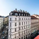 Rooftop With Beautiful View And Free Parking Prag