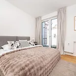 Apartment Rooftop With Beautiful View And Free Parking *