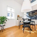 Rooftop With Beautiful View And Free Parking Apartment