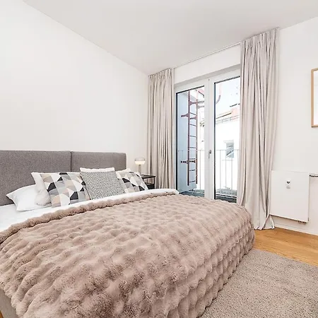 Apartmán Rooftop With Beautiful View And Free Parking *