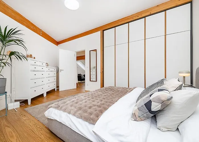 아파트 Rooftop With Beautiful View And Free Parking 프라하
