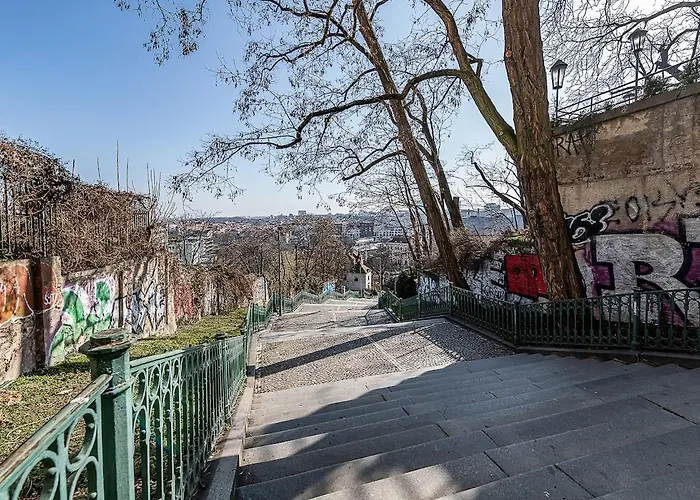 Rooftop With Beautiful View And Free Parking *