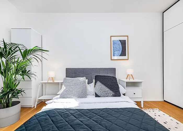 Rooftop With Beautiful View And Free Parking *