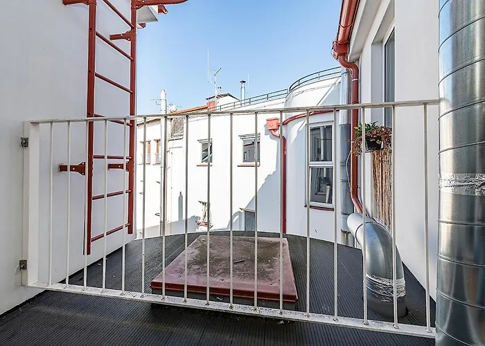 Rooftop With Beautiful View And Free Parking