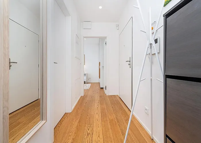 아파트 Rooftop With Beautiful View And Free Parking 프라하